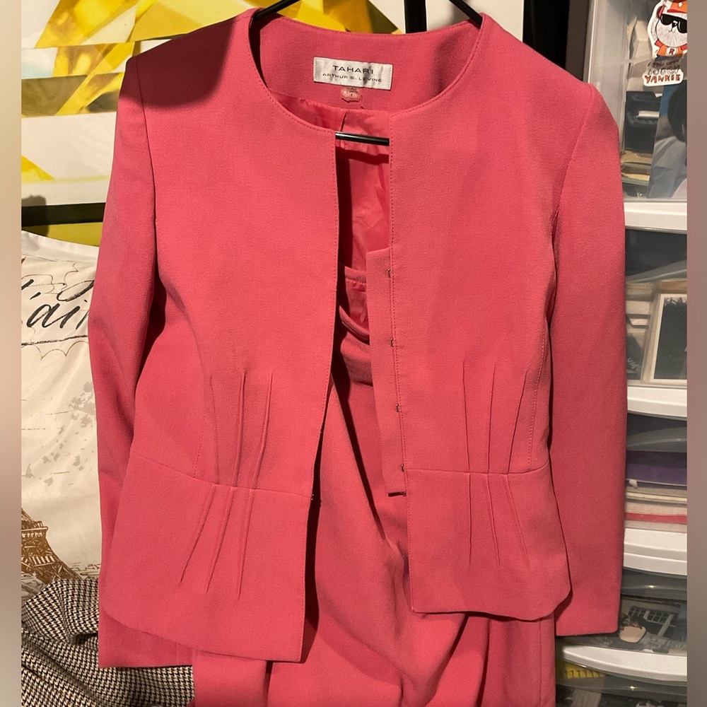 Tahari skirt suit